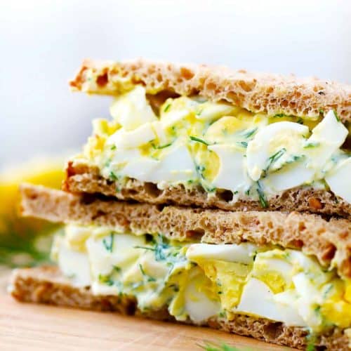 Close up egg salad sandwich photo.